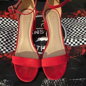 Red Heels 👠 Shoes Size 9